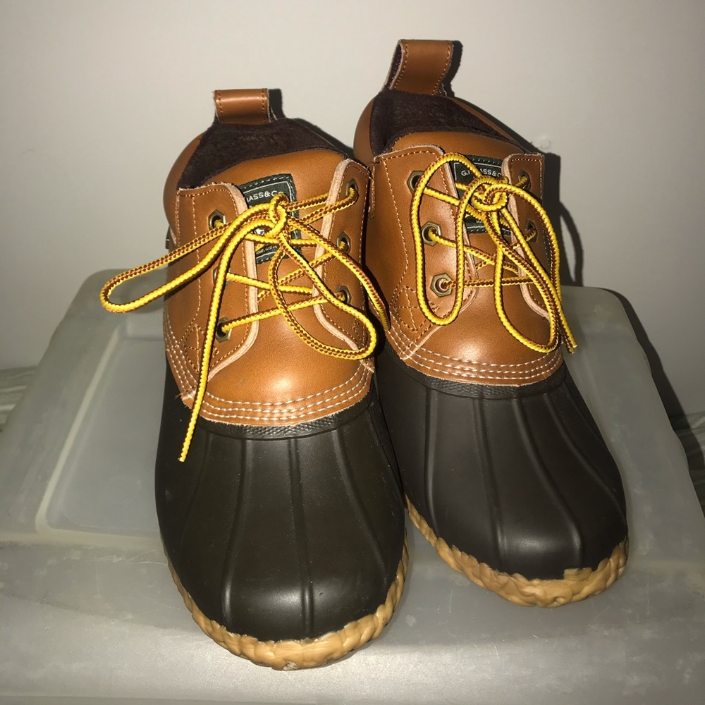 Men’s waterproof 🥾 boots.